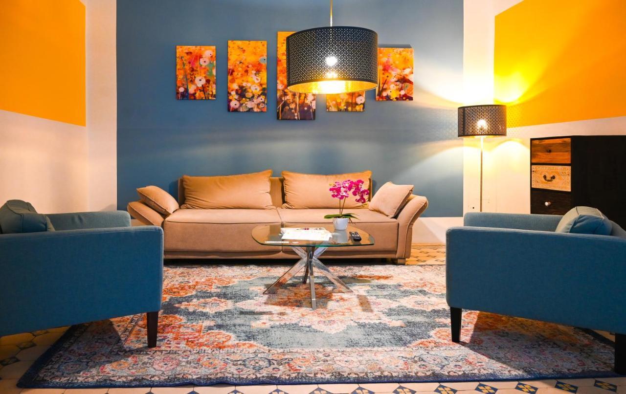 Backpacker Apartment City Center Wina Bagian luar foto