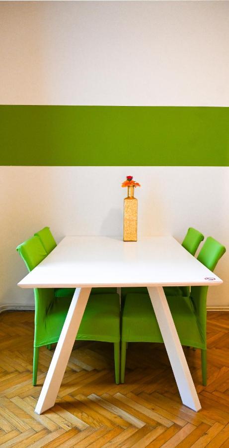 Backpacker Apartment City Center Wina Bagian luar foto