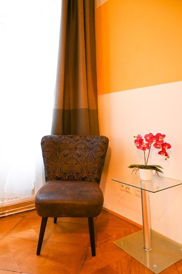 Backpacker Apartment City Center Wina Bagian luar foto