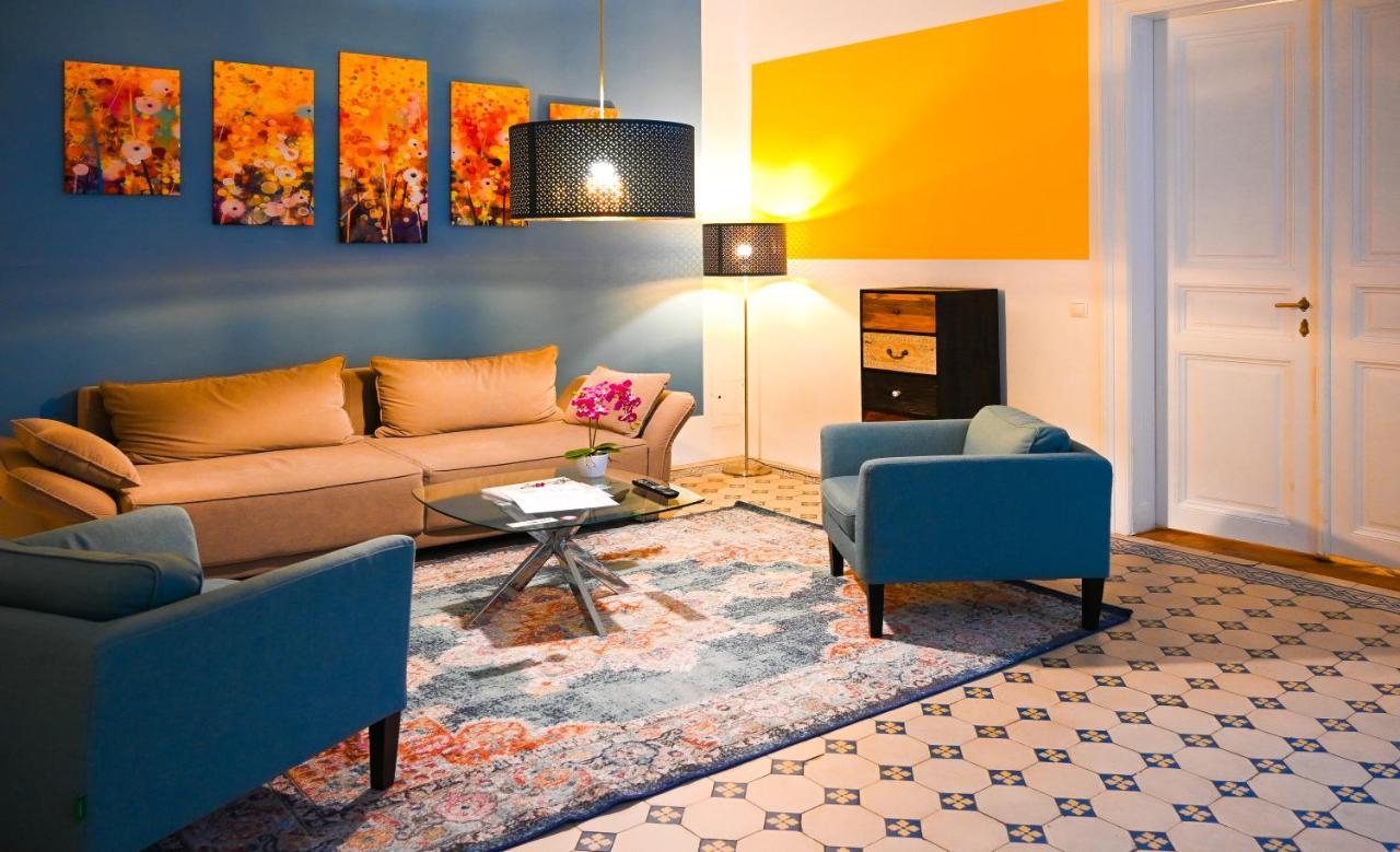 Backpacker Apartment City Center Wina Bagian luar foto