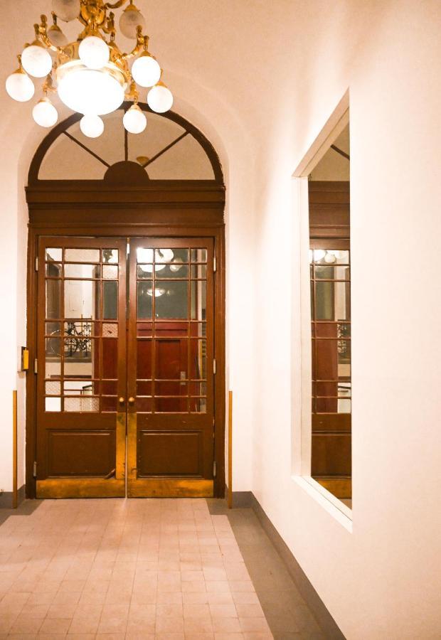 Backpacker Apartment City Center Wina Bagian luar foto
